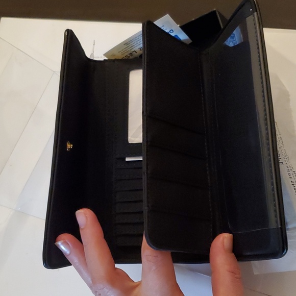 New in box authentic women's Tommy Hilfiger leather wallet - Picture 6 of 15